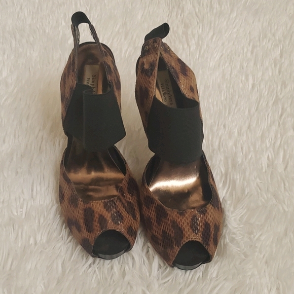 Simply Vera Wang cheetah heels - Picture 2 of 7
